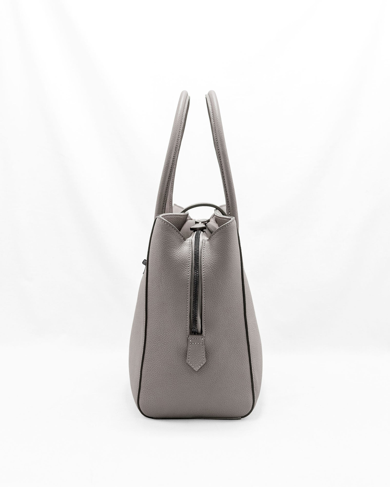 【美品】MARGARET   TOUGH LEATHER | MARGARET HOWELL（マーガレット・ハウエル） ｜【公式