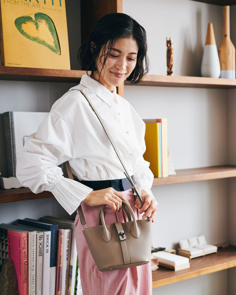 【極美品】NAGATANI ナガタニ レザータッセルバッグ 日本製 本革 M.N [BEIGE] ｜日本製の本革バッグ・財布｜NAGATANI（ナガタニ）公式